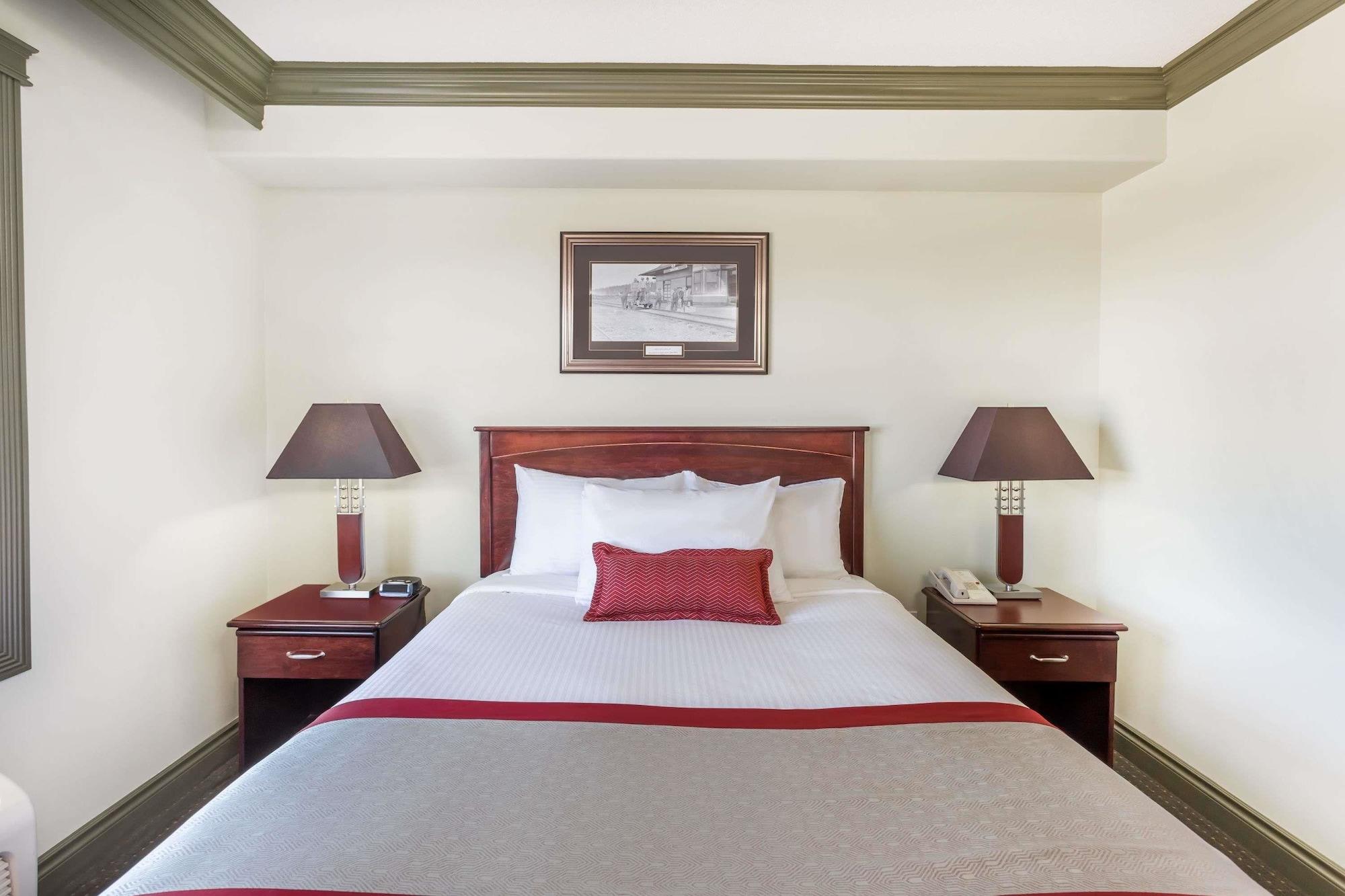 Ramada By Wyndham Hinton Hotel Luaran gambar