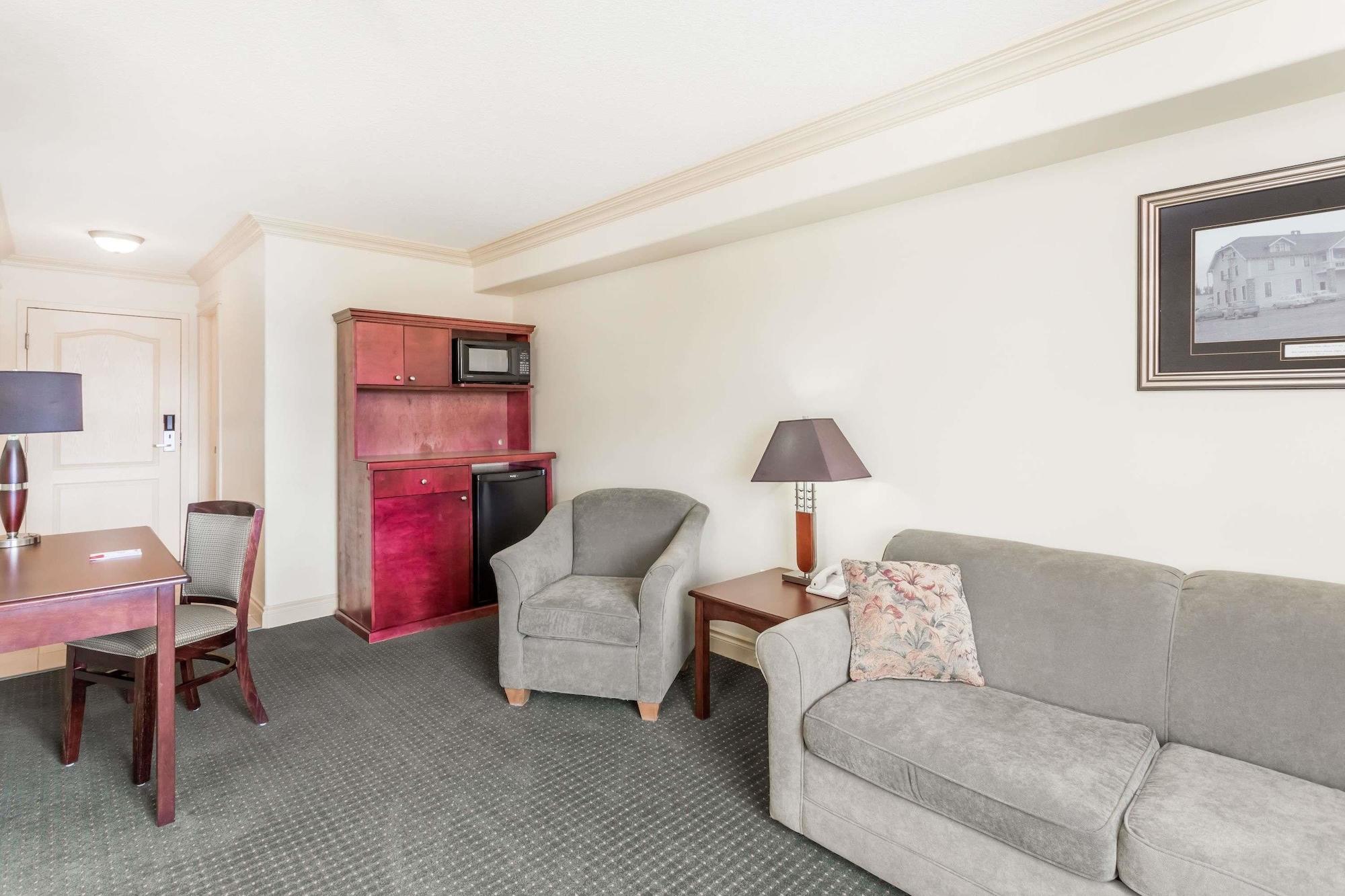 Ramada By Wyndham Hinton Hotel Luaran gambar