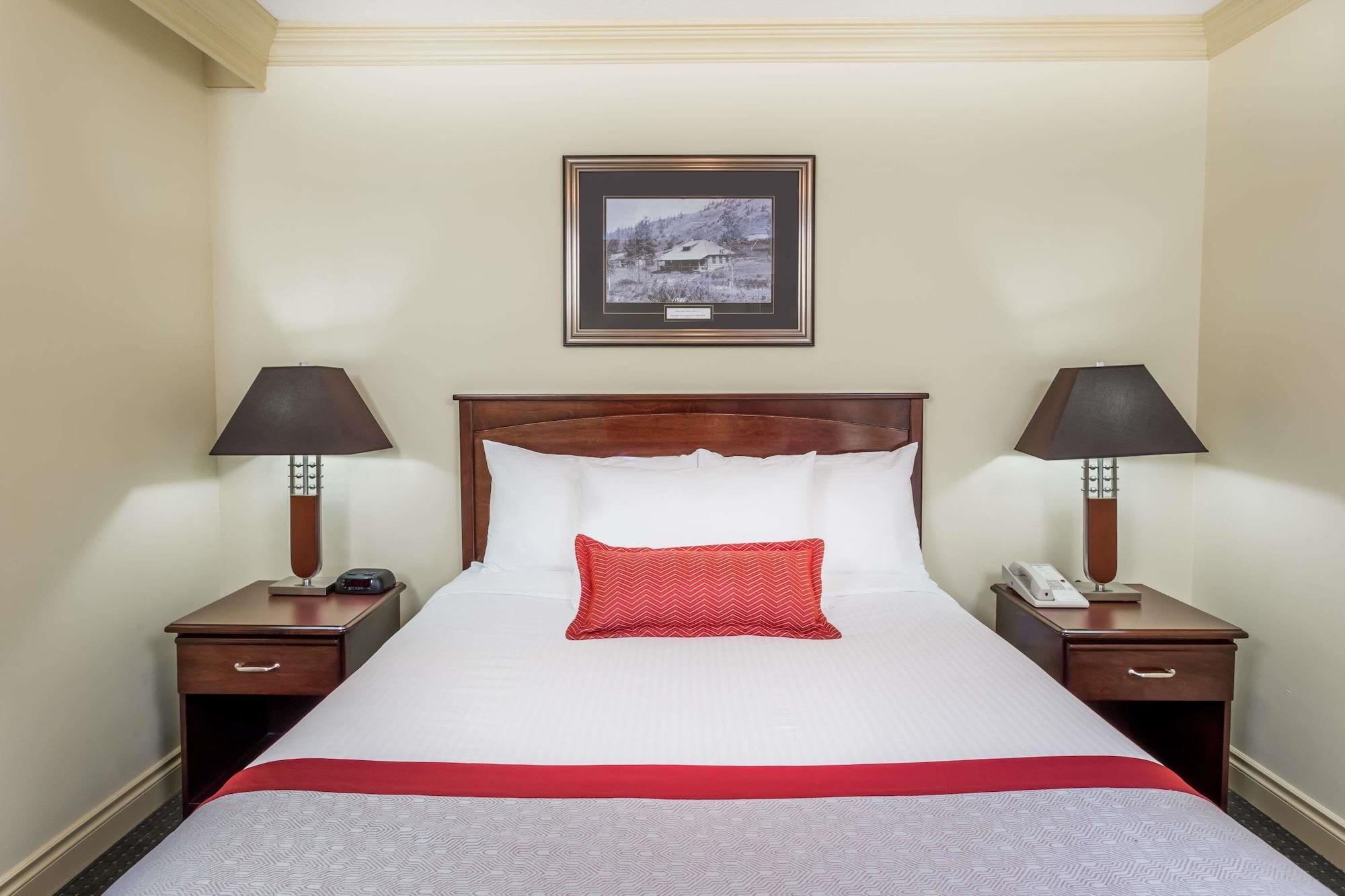 Ramada By Wyndham Hinton Hotel Luaran gambar