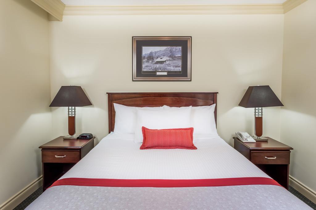 Ramada By Wyndham Hinton Hotel Luaran gambar