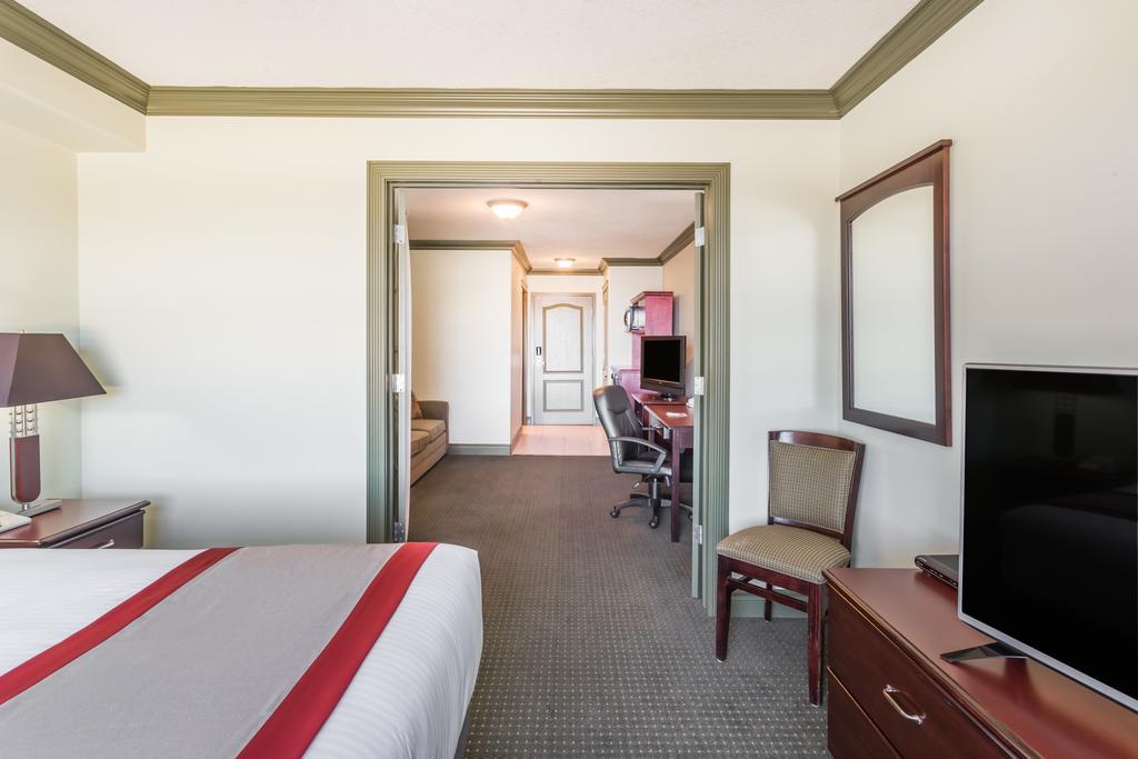 Ramada By Wyndham Hinton Hotel Luaran gambar