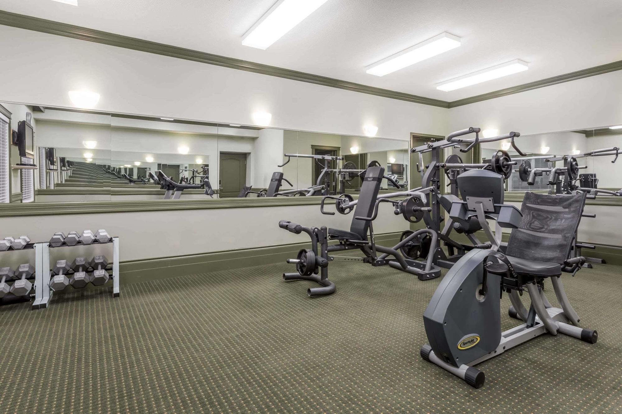 Ramada By Wyndham Hinton Hotel Luaran gambar