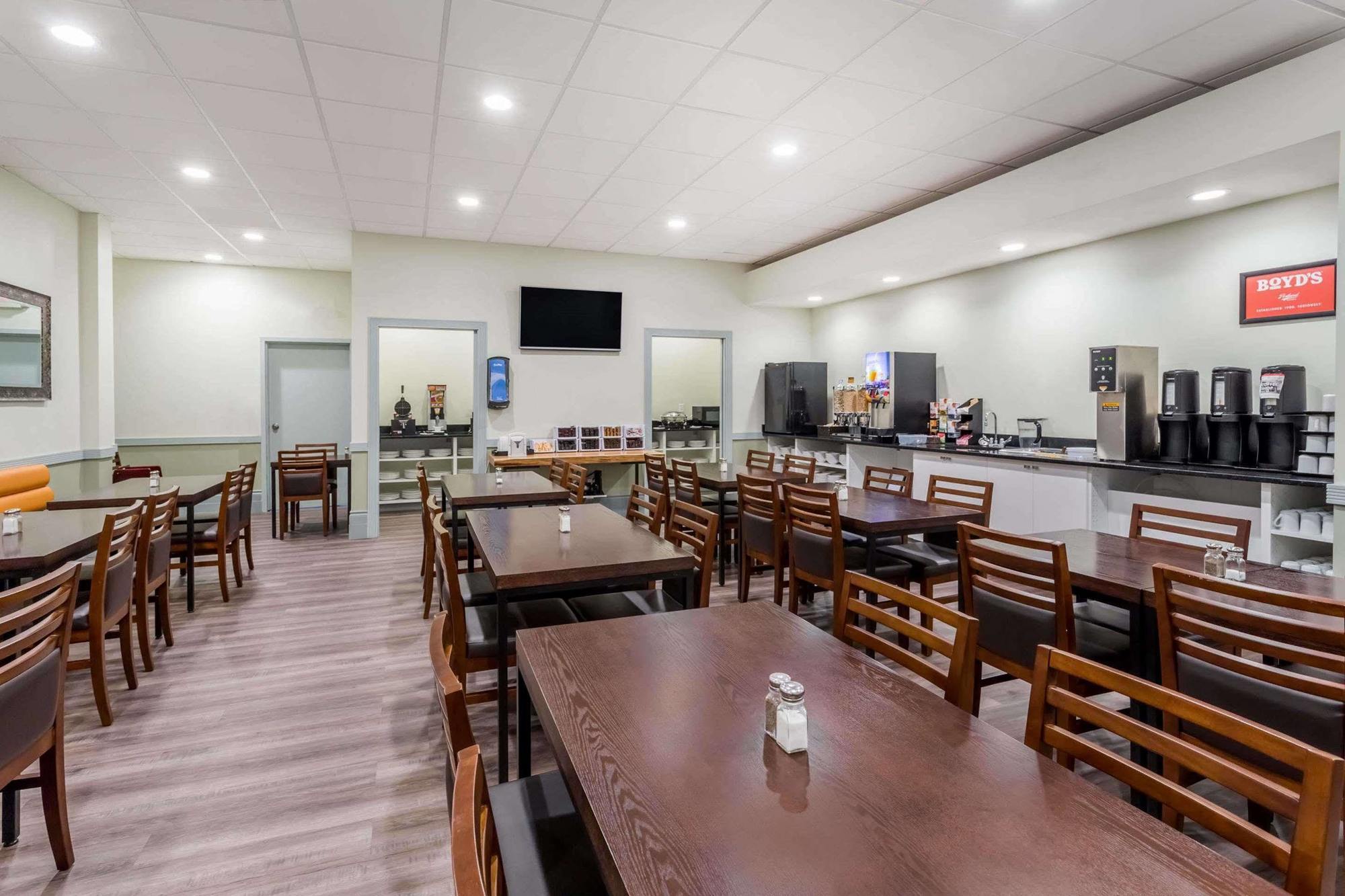 Ramada By Wyndham Hinton Hotel Luaran gambar