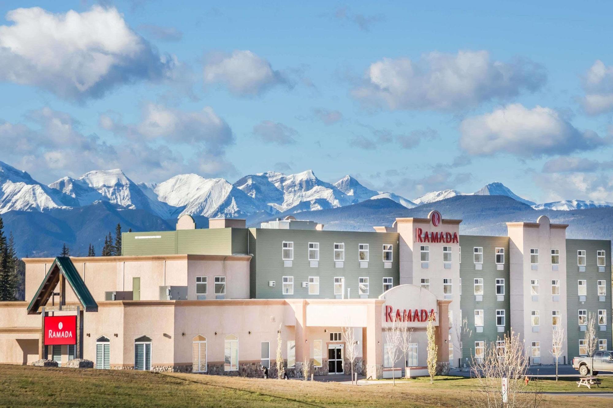 Ramada By Wyndham Hinton Hotel Luaran gambar